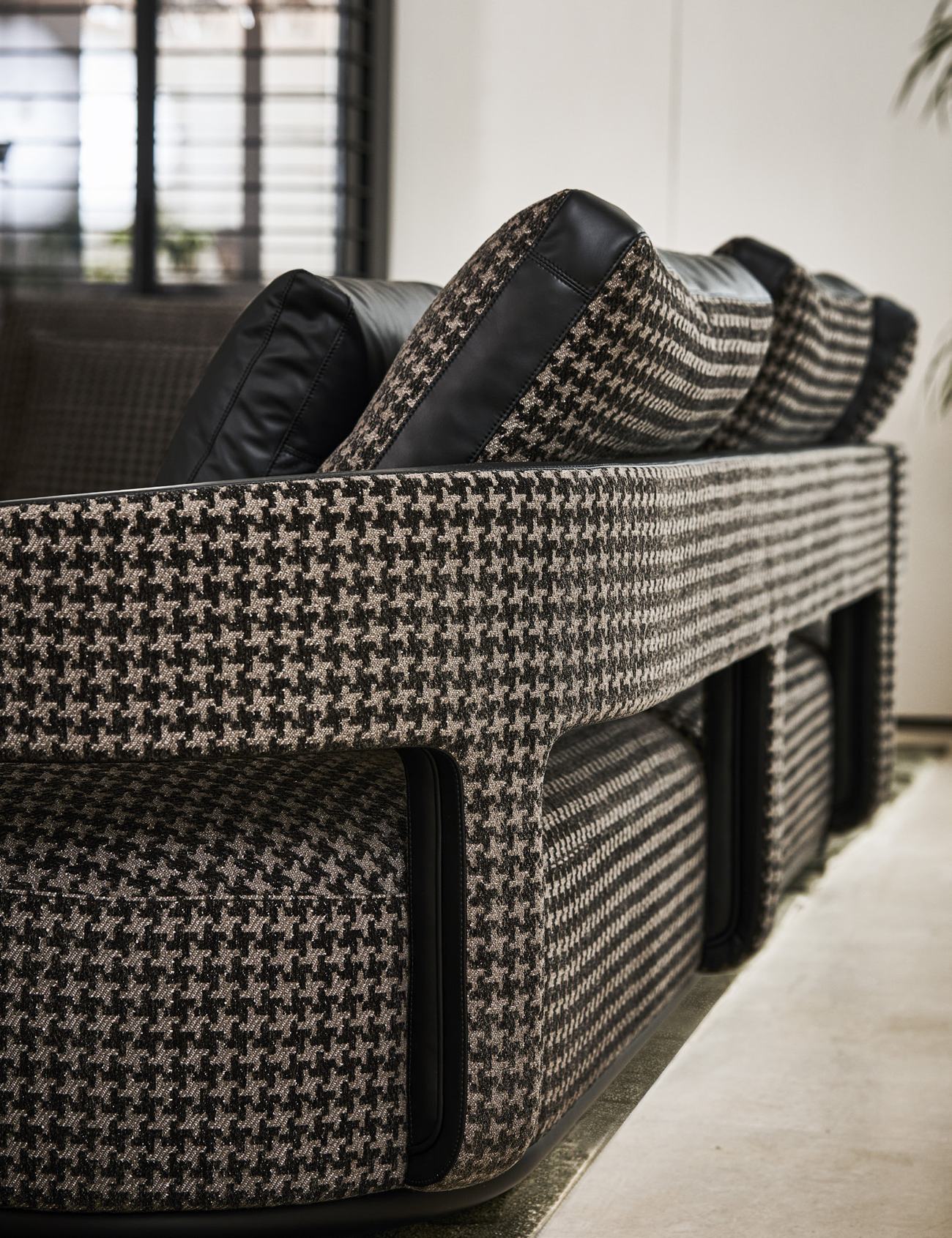 Frank Sofa — view 4