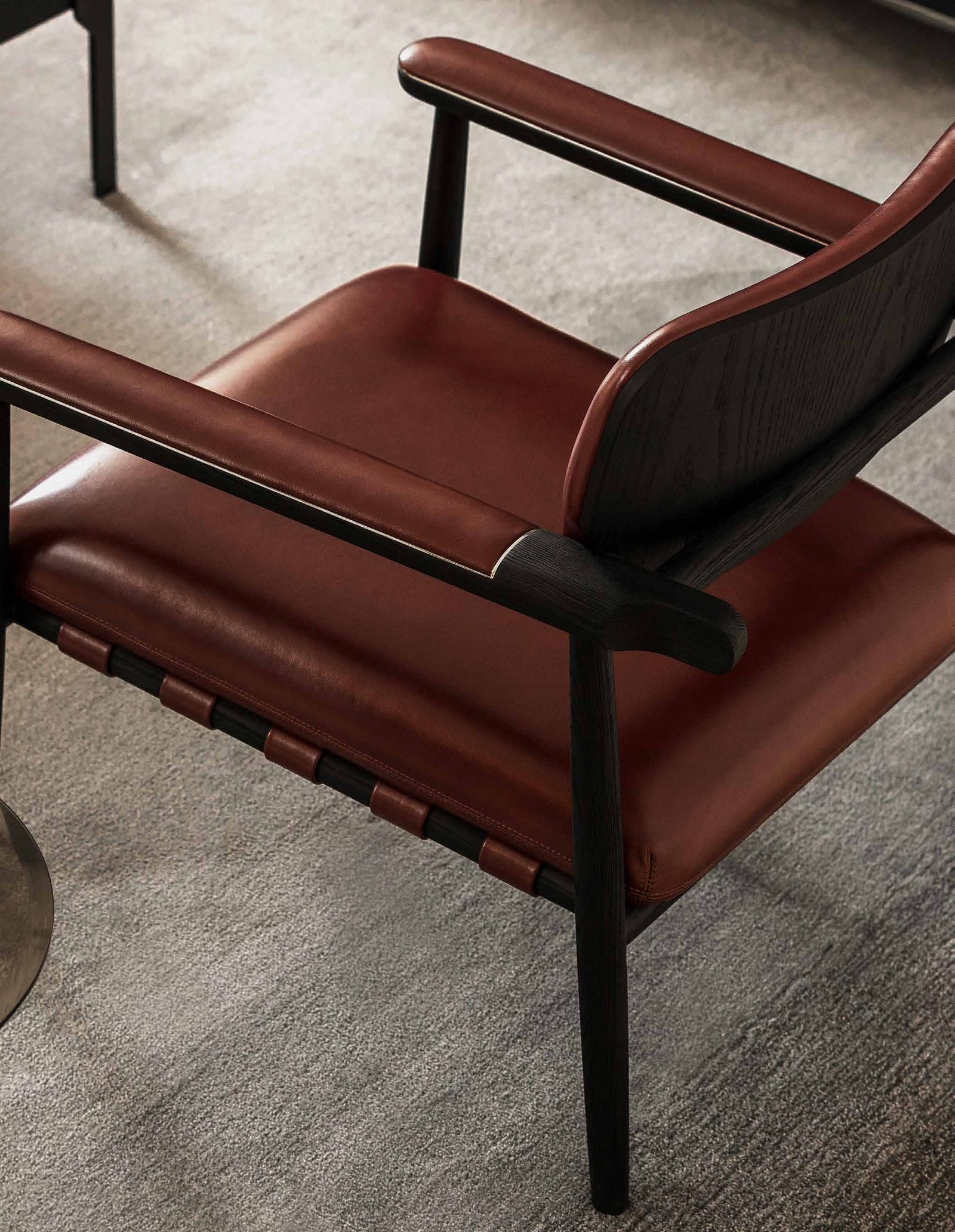 Munich Leisure Chair — Retro Collocation & Ergonomic Comfort, styled in a luxury living room