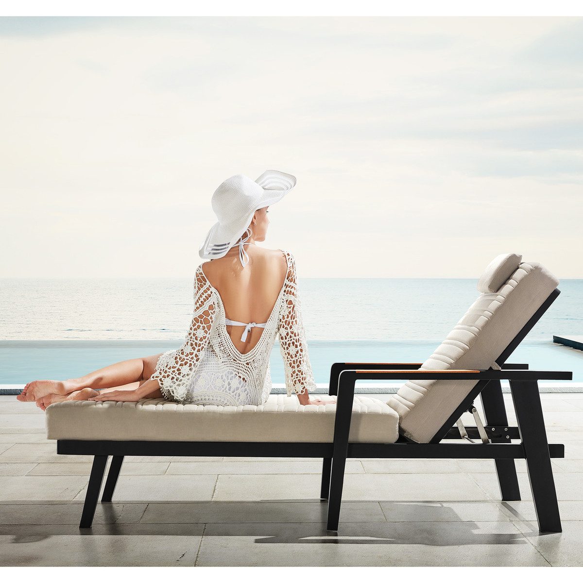 Emoti Outdoor Chaise Lounge with 5.1" Thickness Cushion
